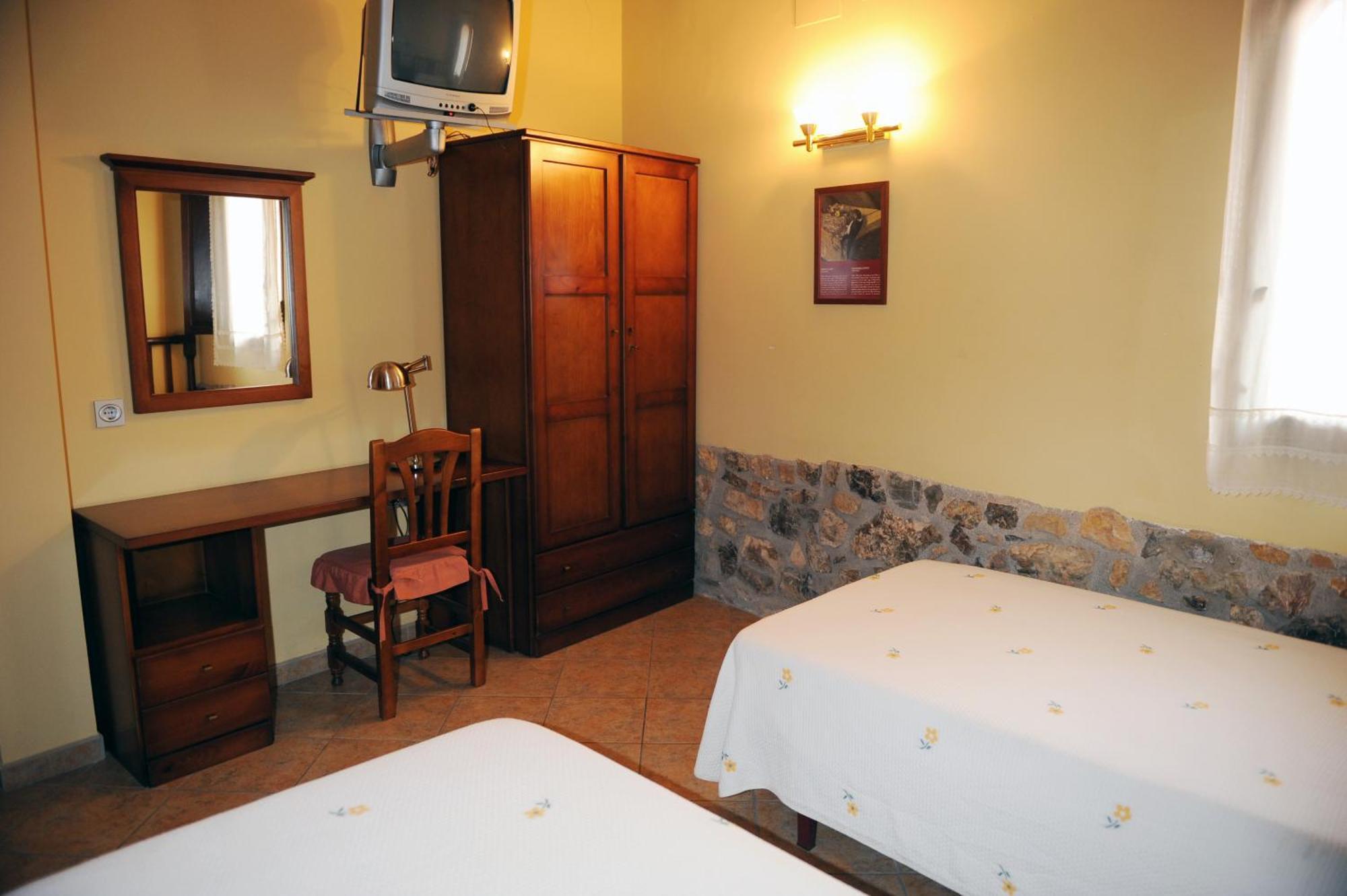 Hotel Restaurant Verdia Sueras Стая снимка
