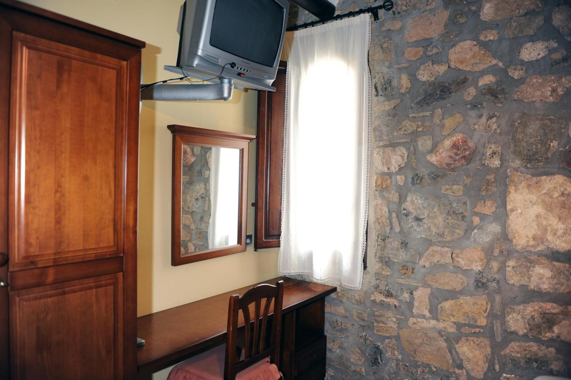 Hotel Restaurant Verdia Sueras Стая снимка