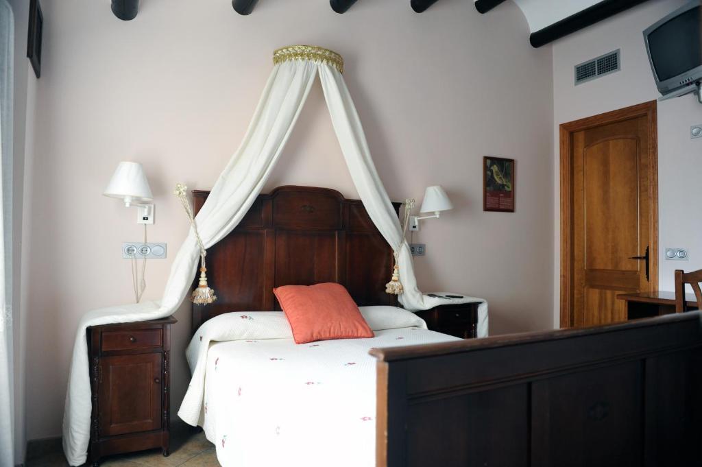 Hotel Restaurant Verdia Sueras Стая снимка